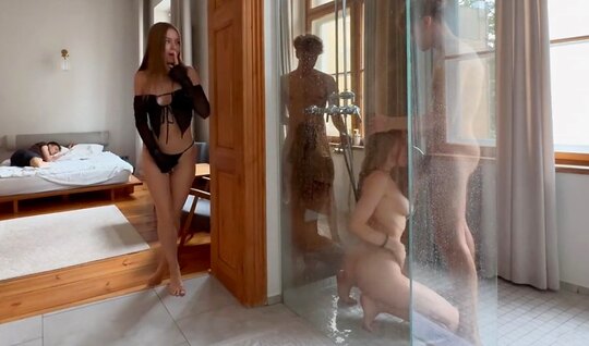 Смотреть за сексом соседей и не трахнуться сами определенно моветон...