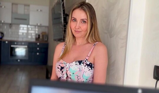 Мачеха Саша Парадайз дает пасынку изучить свои половые органы