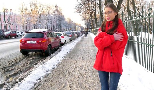 Парень спас питерскую девушку от холода, трахнув в попу дома