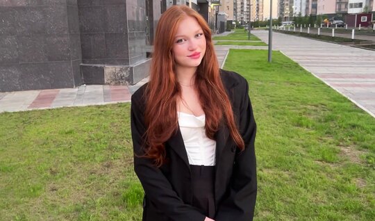 Позвал рыжую девушку в гости на одну ночь и та согласилась...