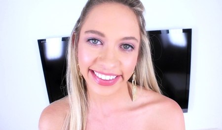 Блондинка в красном платье навещает парня с большим членом для грубого и жесткого секса